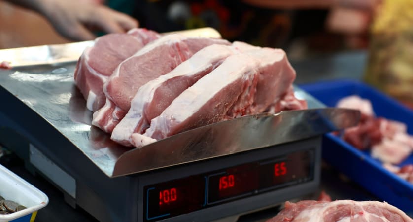 Dieta: la carne va pesata cruda o cotta?