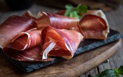 Qual è la differenza tra speck e prosciutto crudo?